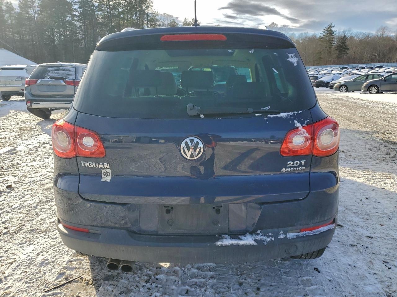 2011 VOLKSWAGEN TIGUAN S photo 16