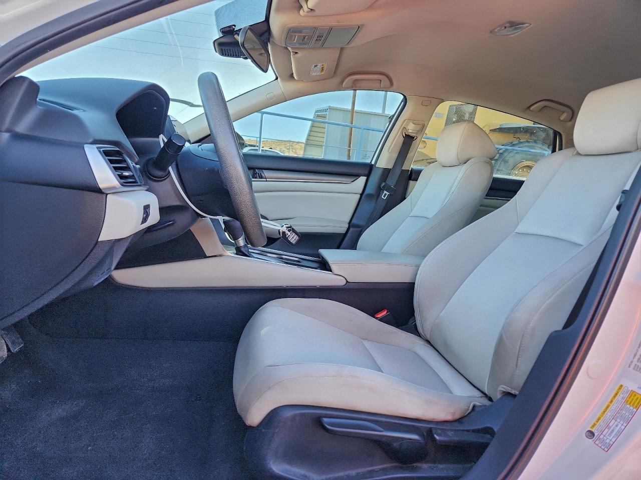 2020 HONDA ACCORD LX photo 13