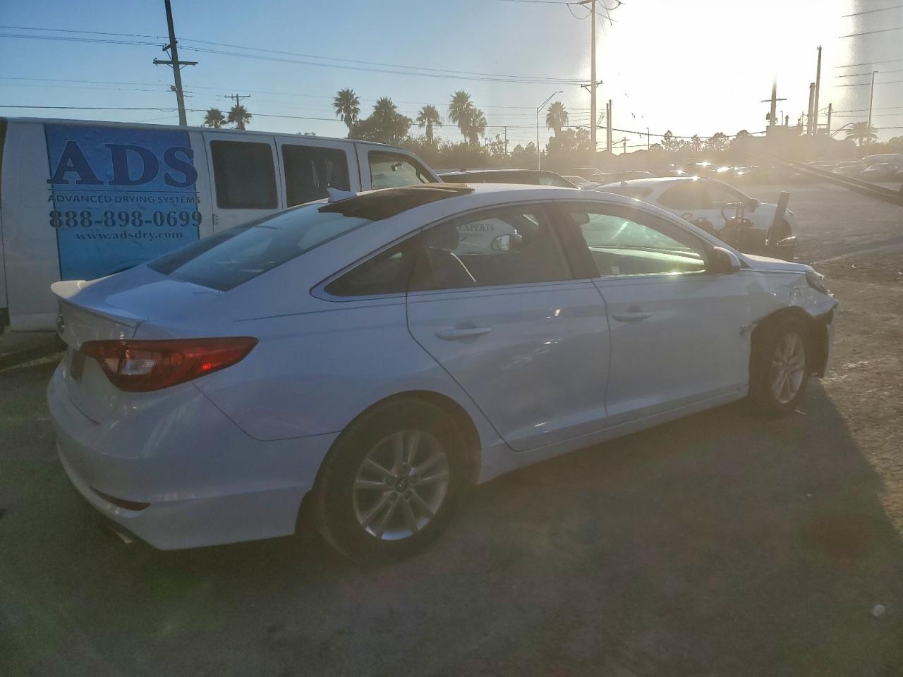 2017 HYUNDAI SONATA SE photo 5
