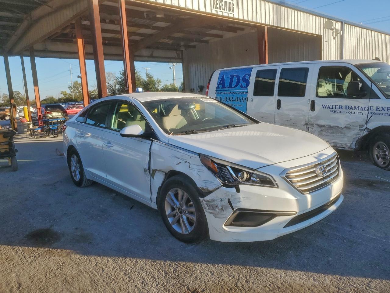 2017 HYUNDAI SONATA SE photo 7