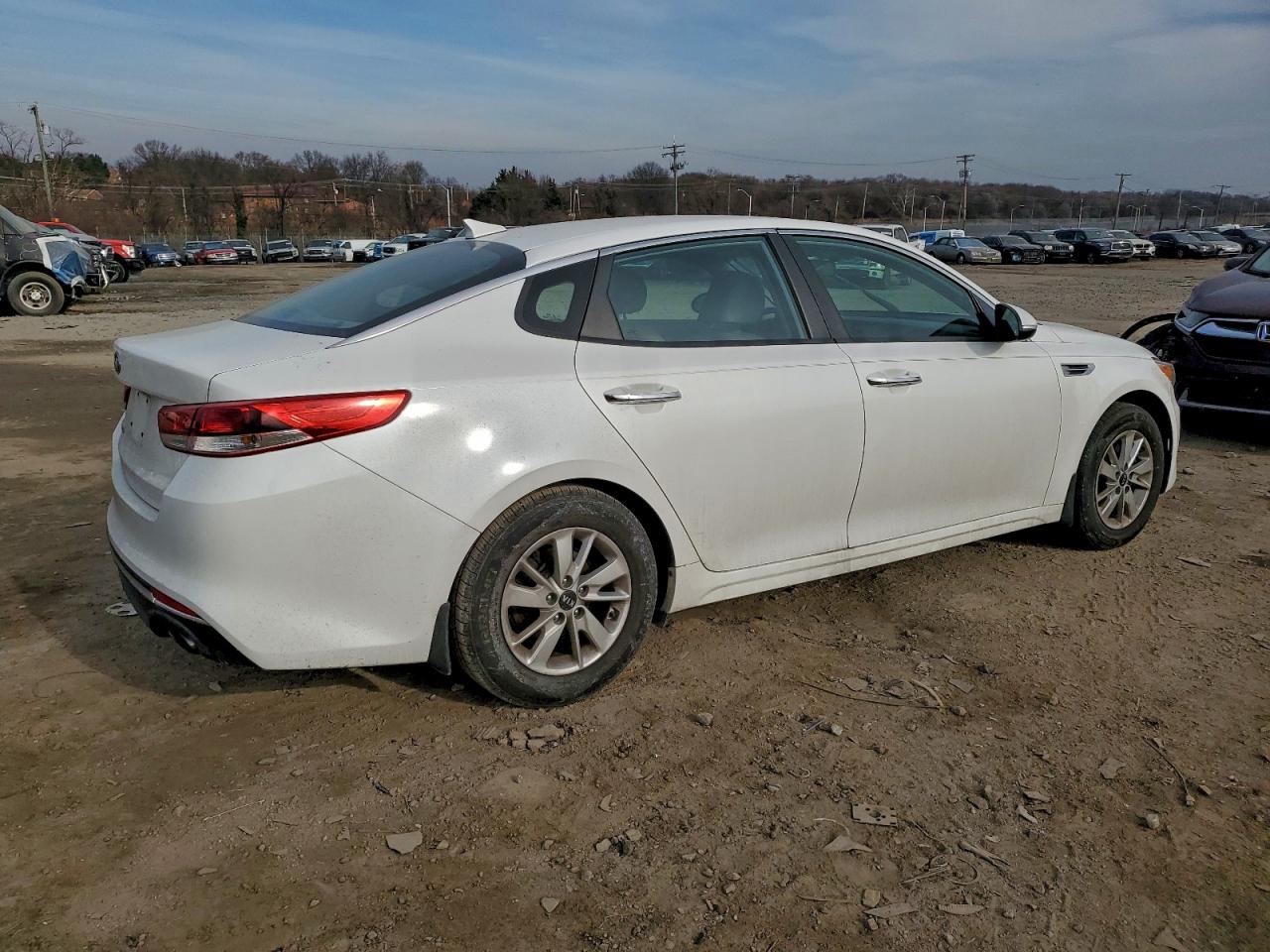 2016 KIA OPTIMA LX photo 3
