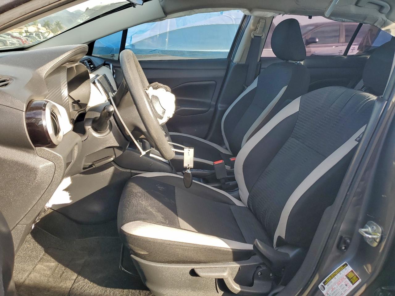 2020 NISSAN VERSA SV photo 7