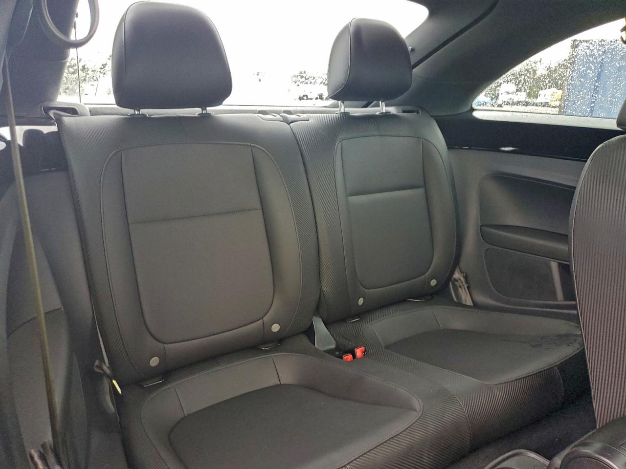 2018 VOLKSWAGEN BEETLE SE photo 19