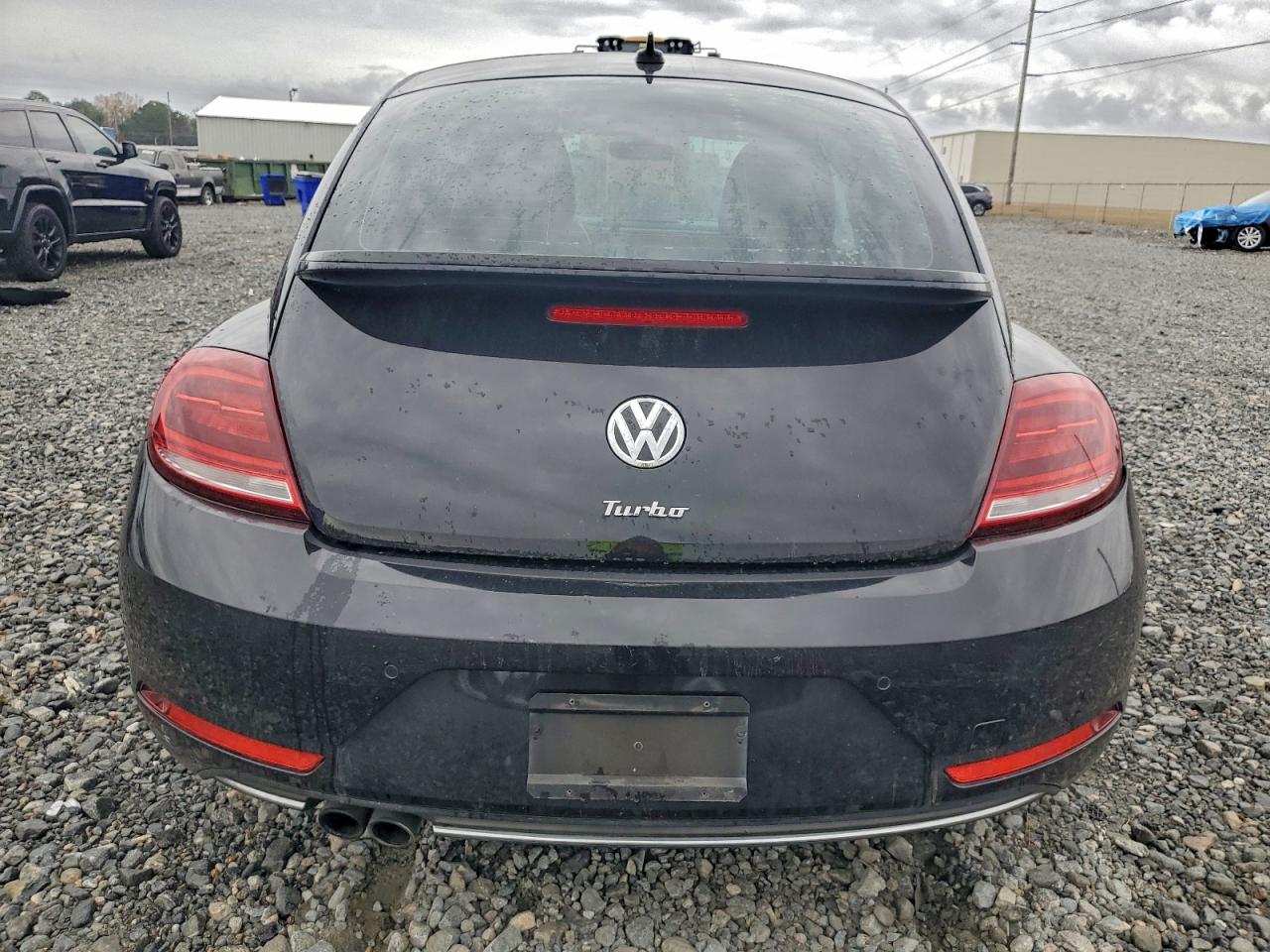 2018 VOLKSWAGEN BEETLE SE photo 11