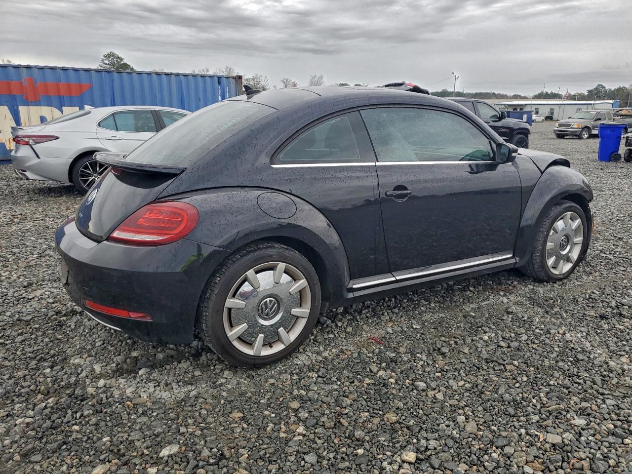 2018 VOLKSWAGEN BEETLE SE photo 5