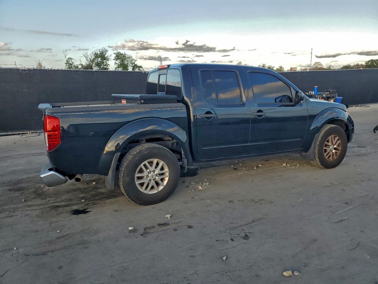 2019 NISSAN FRONTIER S photo 5