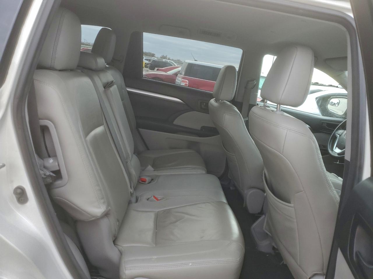 2018 TOYOTA HIGHLANDER LE photo 11