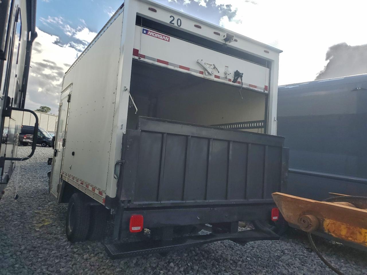 2018 CHEVROLET EXPRESS G3500 DELIVERY TRUCK photo 2