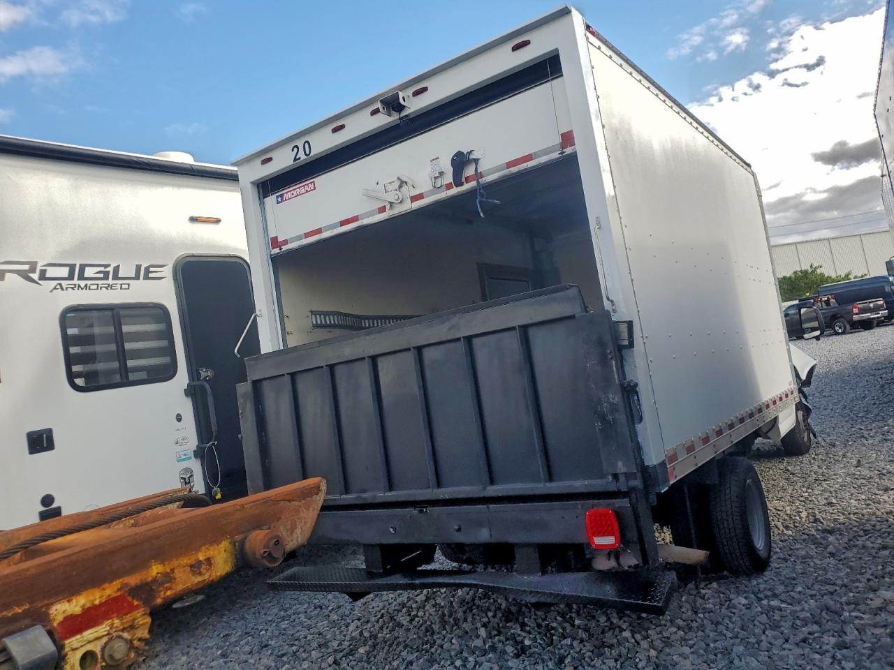 2018 CHEVROLET EXPRESS G3500 DELIVERY TRUCK photo 3