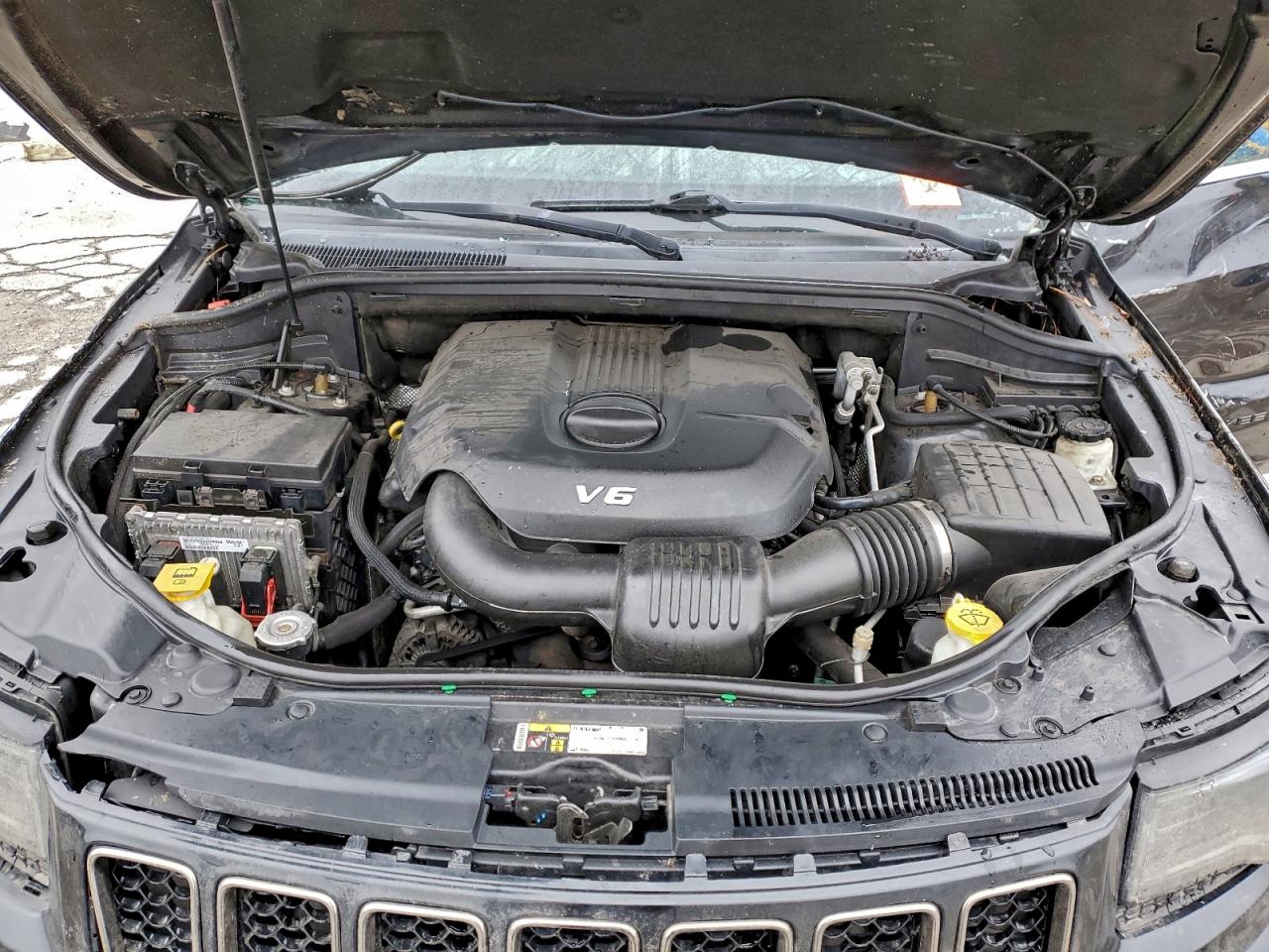 2015 JEEP GRAND CHEROKEE OVERLAND photo 12