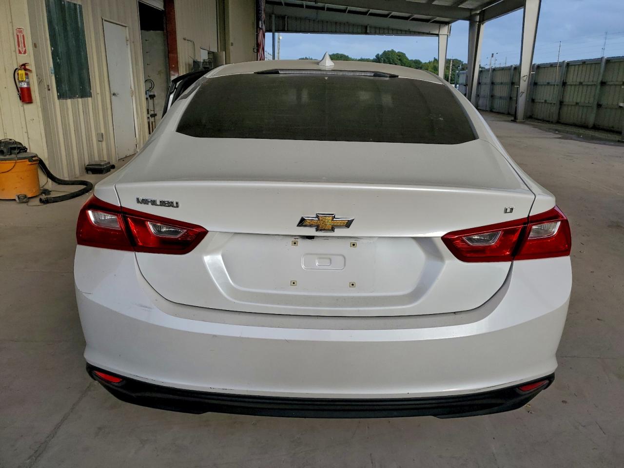 2017 CHEVROLET MALIBU LT photo 6