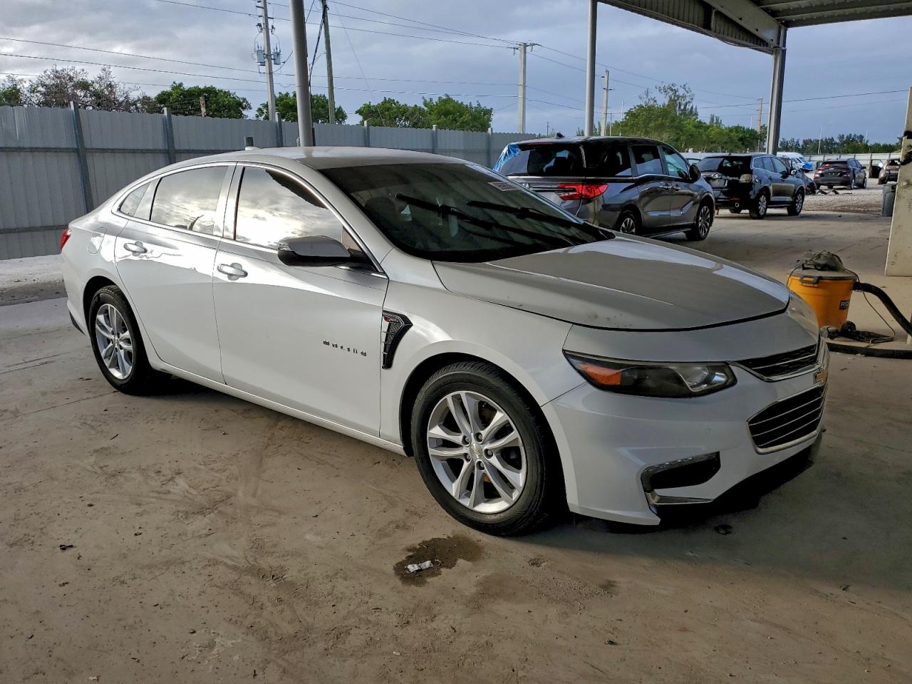 2017 CHEVROLET MALIBU LT photo 4