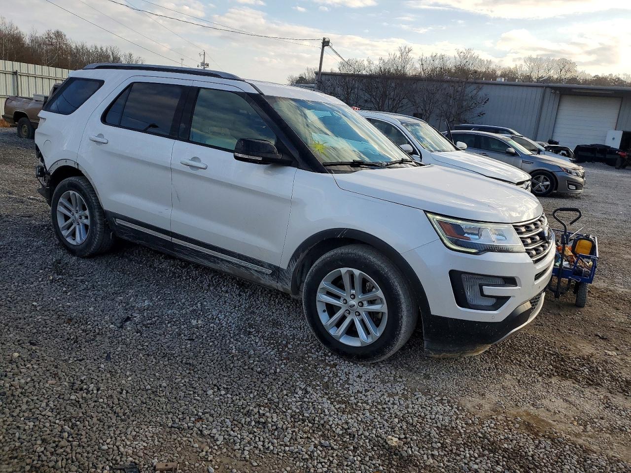 2017 FORD EXPLORER XLT photo 7