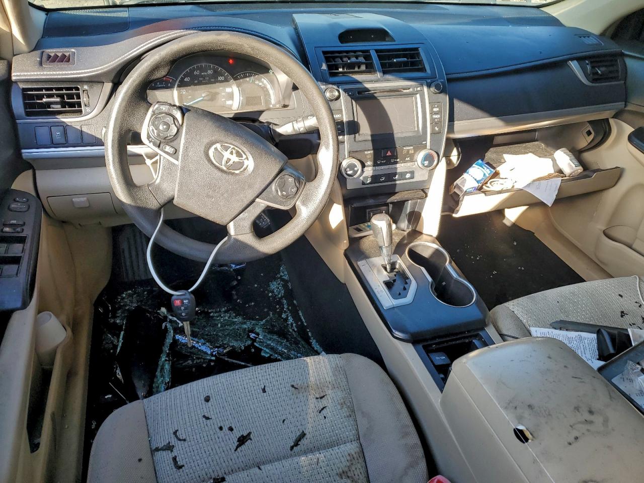 2014 TOYOTA CAMRY L photo 8