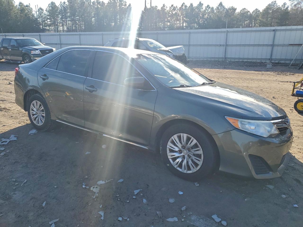 2014 TOYOTA CAMRY L photo 4