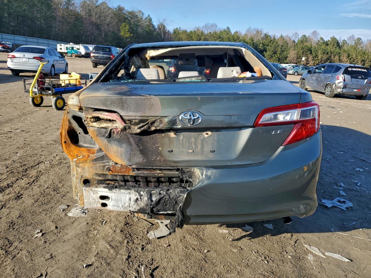 2014 TOYOTA CAMRY L photo 6
