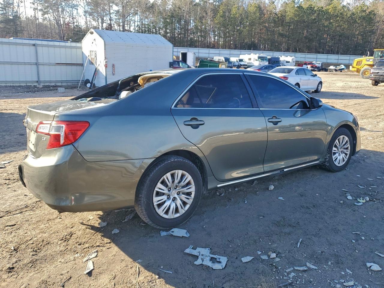 2014 TOYOTA CAMRY L photo 3