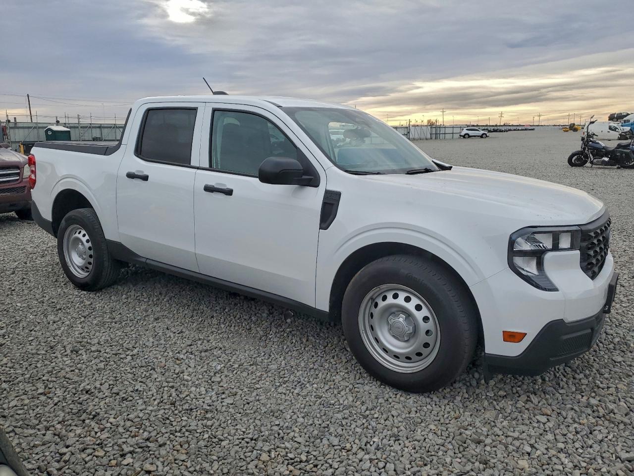 2025 FORD MAVERICK XL photo 4