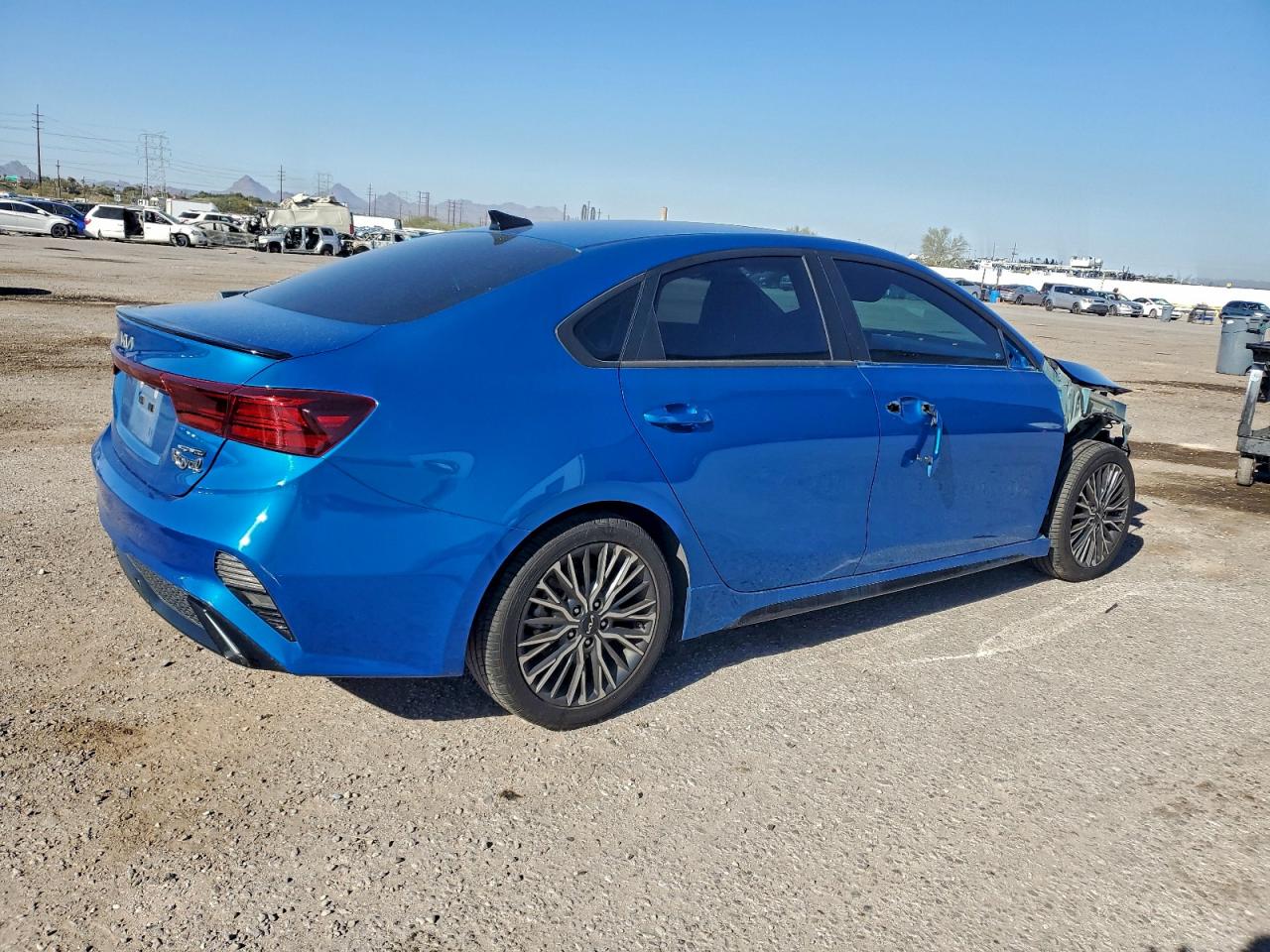 2024 KIA FORTE GT LINE photo 7