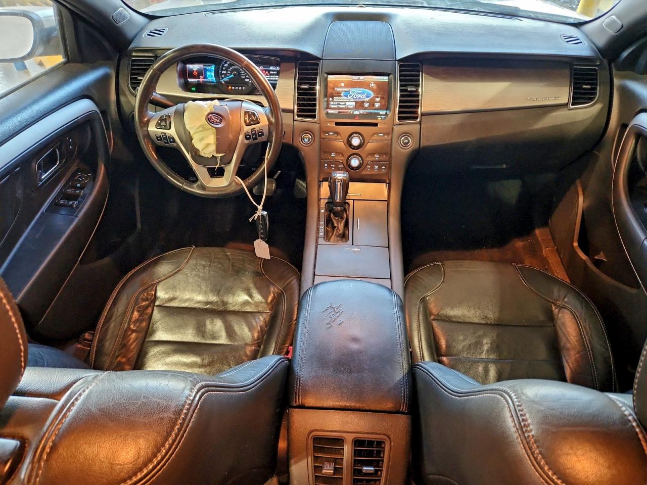 2015 FORD TAURUS SEL photo 8