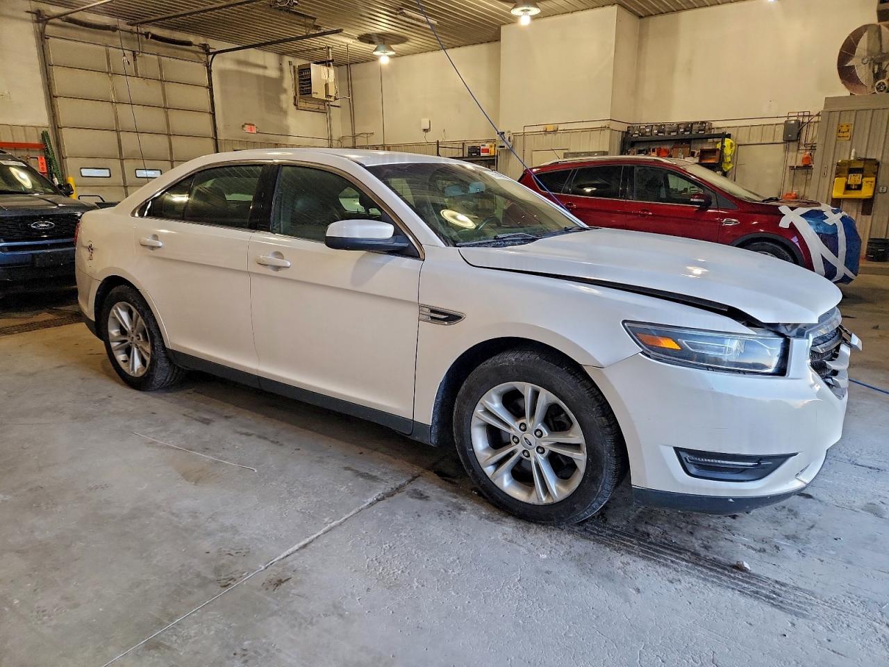 2015 FORD TAURUS SEL photo 4