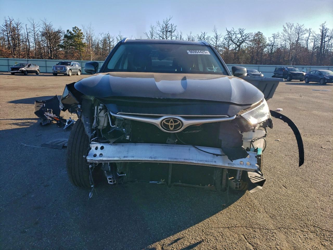 2021 TOYOTA HIGHLANDER XLE photo 5