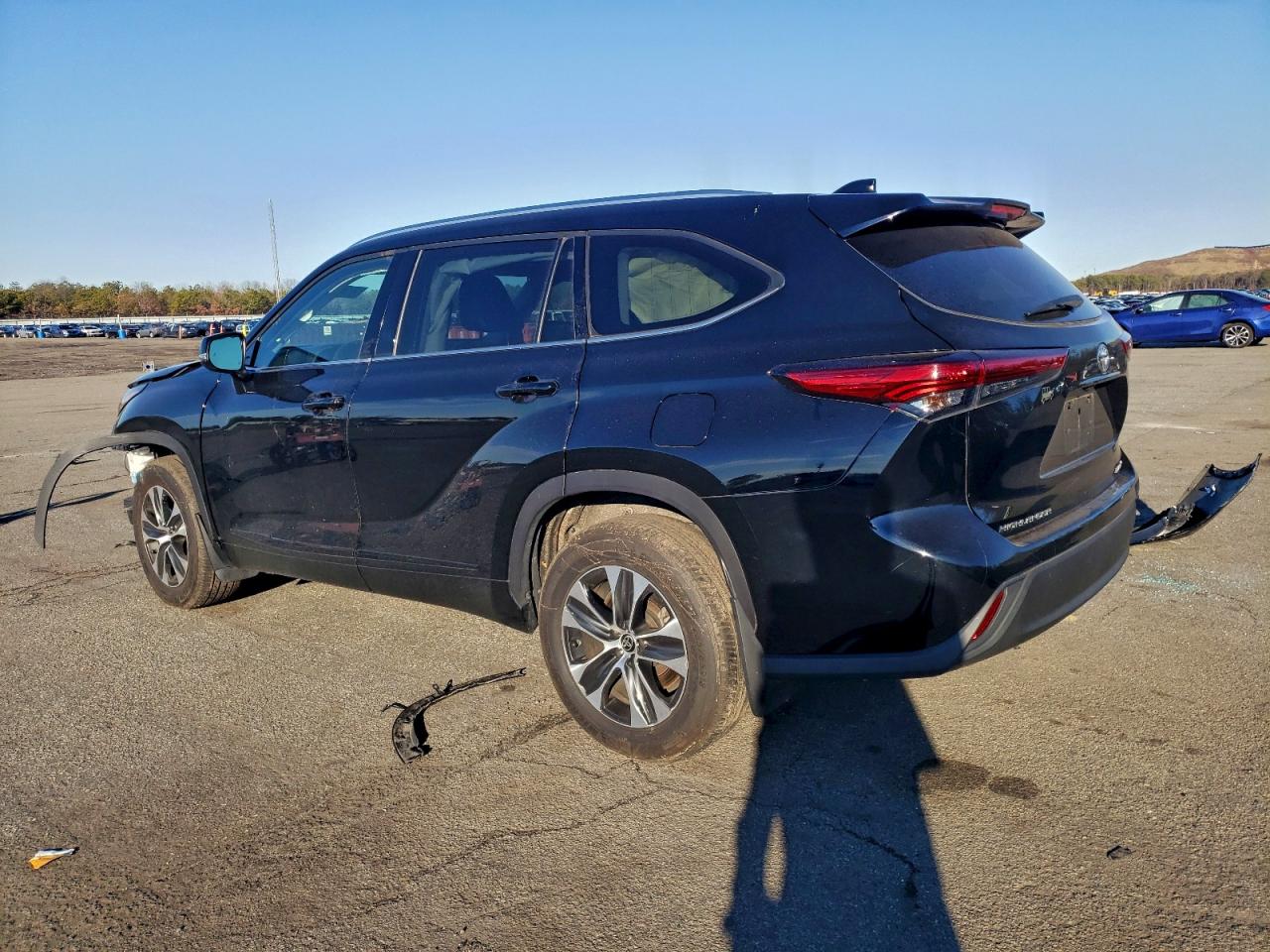 2021 TOYOTA HIGHLANDER XLE photo 2