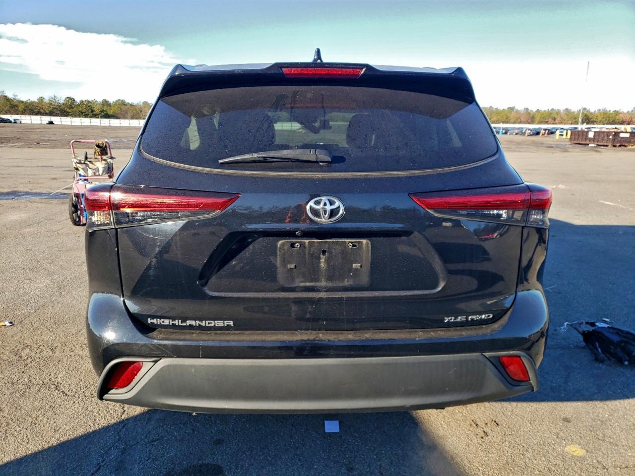 2021 TOYOTA HIGHLANDER XLE photo 6