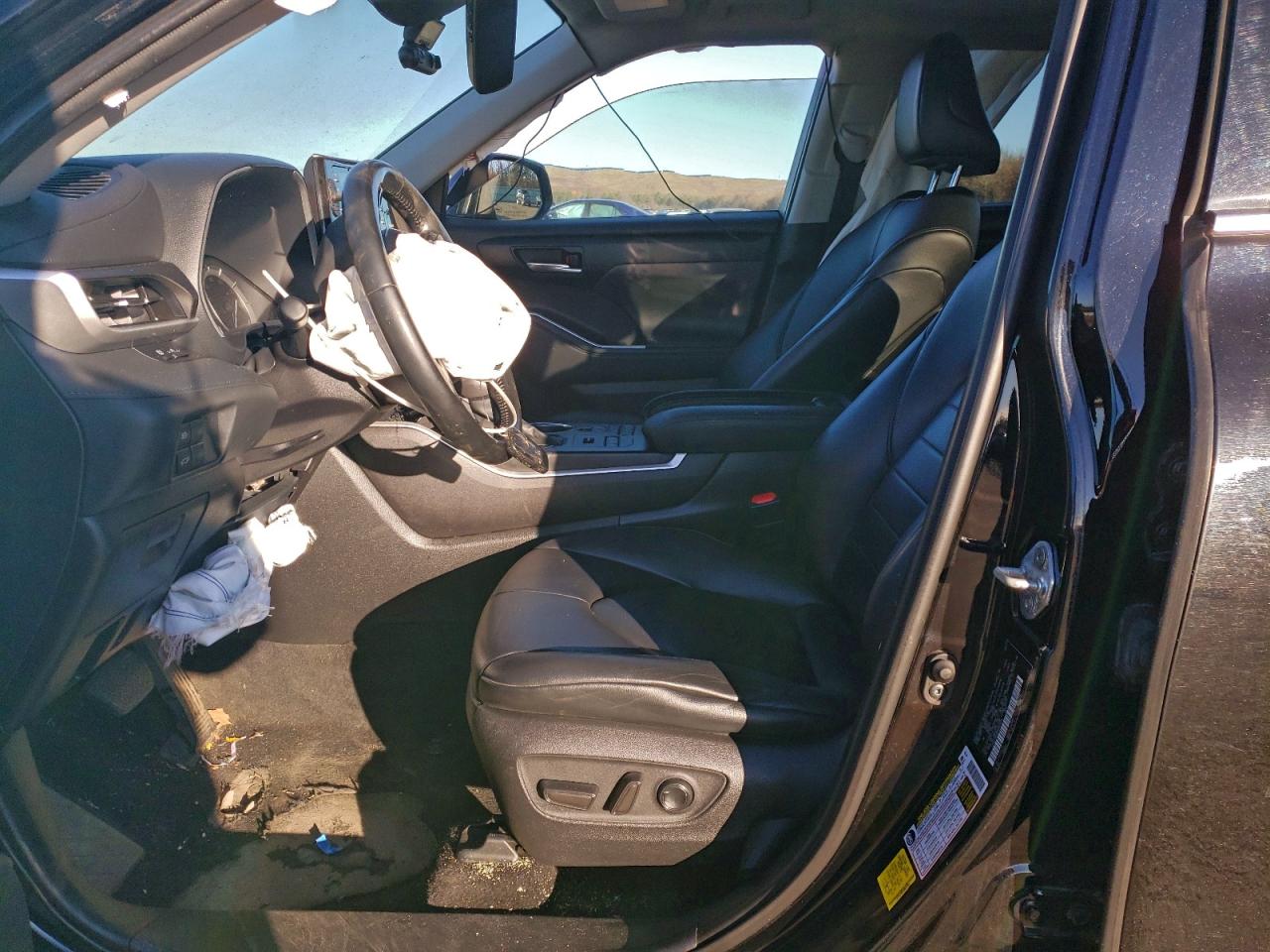 2021 TOYOTA HIGHLANDER XLE photo 7