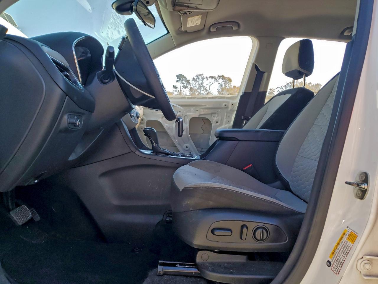 2021 CHEVROLET EQUINOX LS photo 13