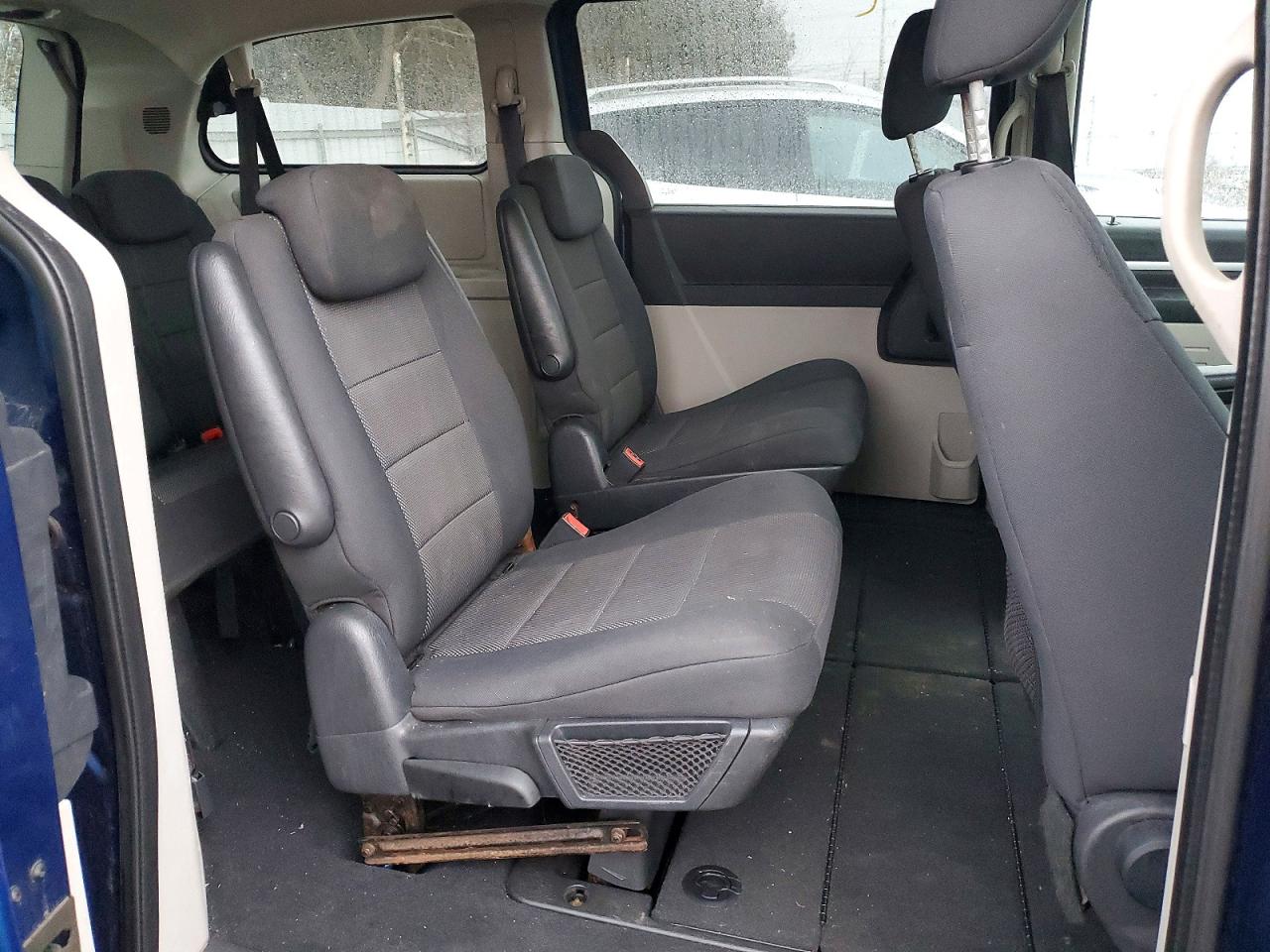 2010 DODGE GRAND CARAVAN SE photo 11