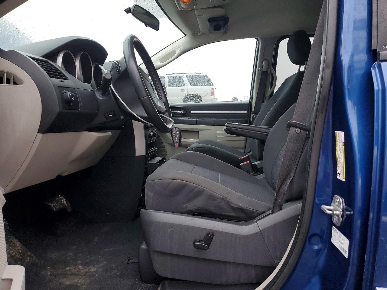 2010 DODGE GRAND CARAVAN SE photo 7