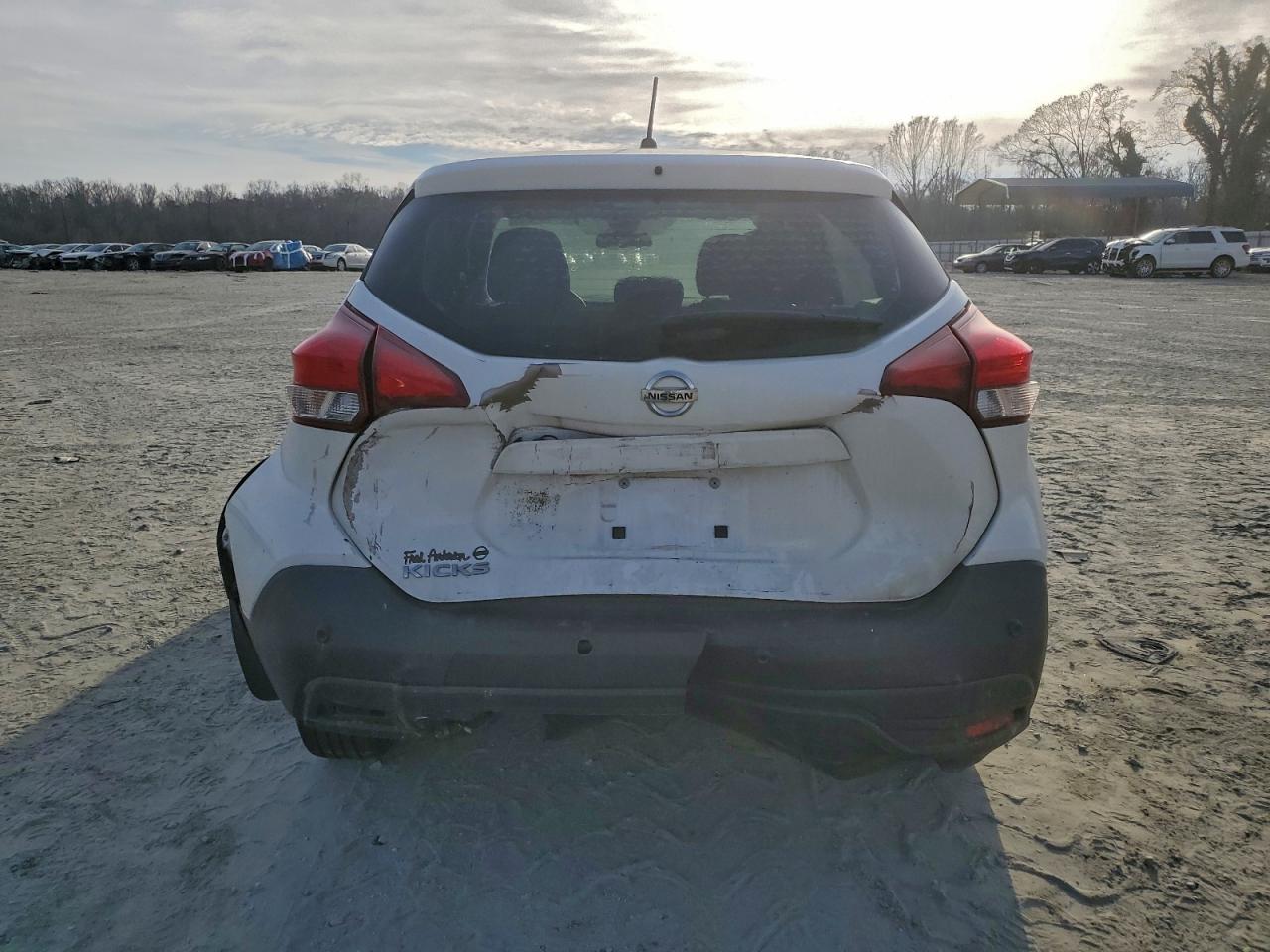 2020 NISSAN KICKS S photo 11