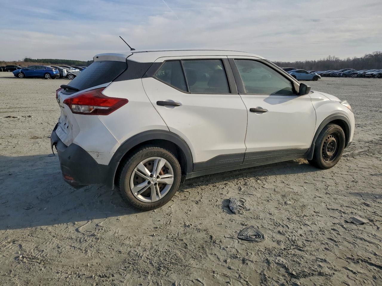 2020 NISSAN KICKS S photo 5