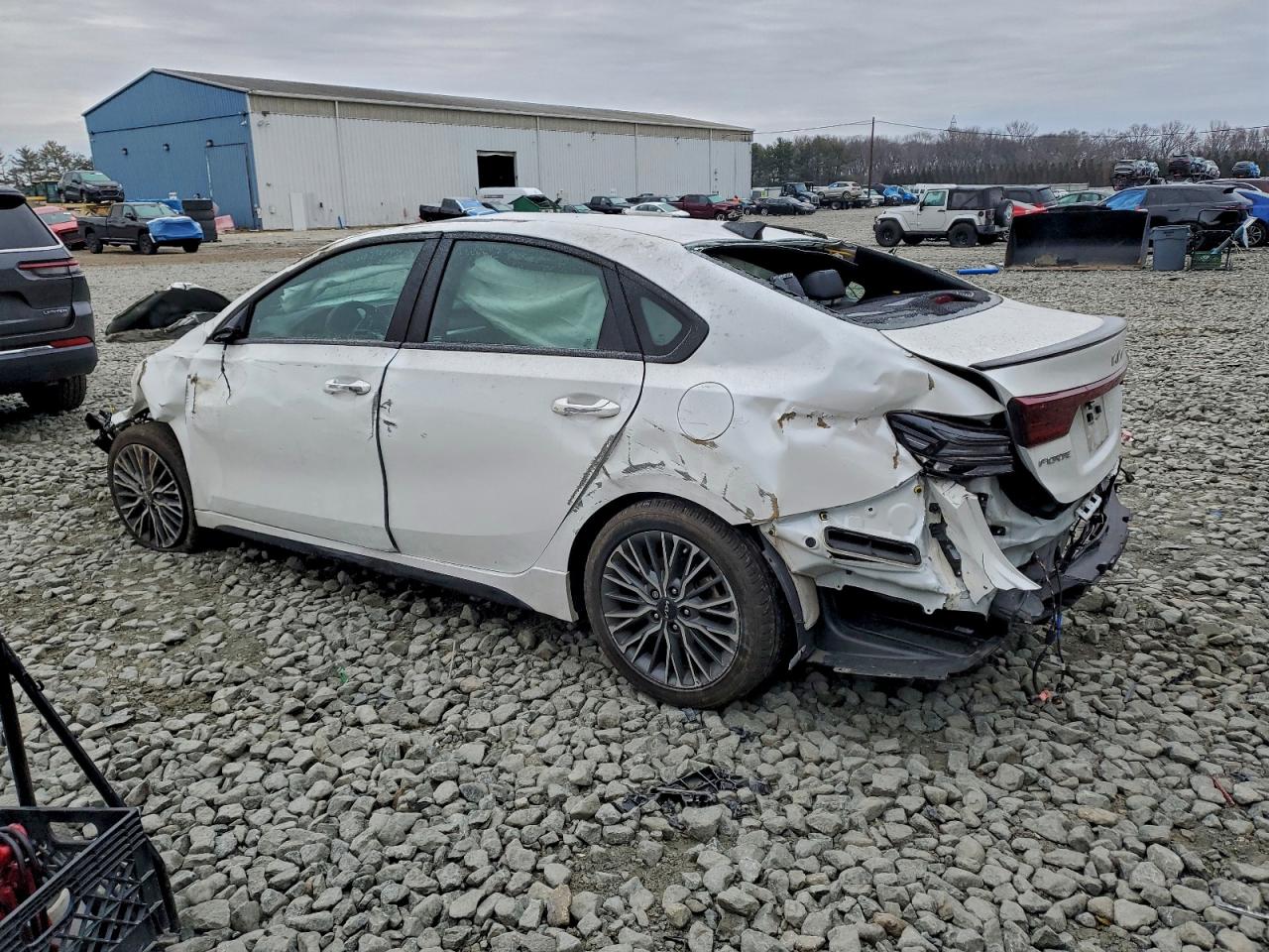 2024 KIA FORTE GT LINE photo 2