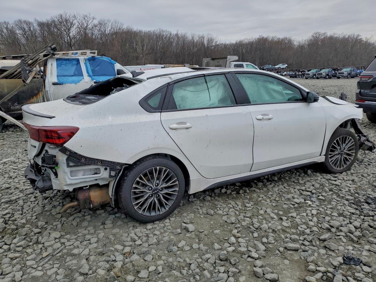 2024 KIA FORTE GT LINE photo 3