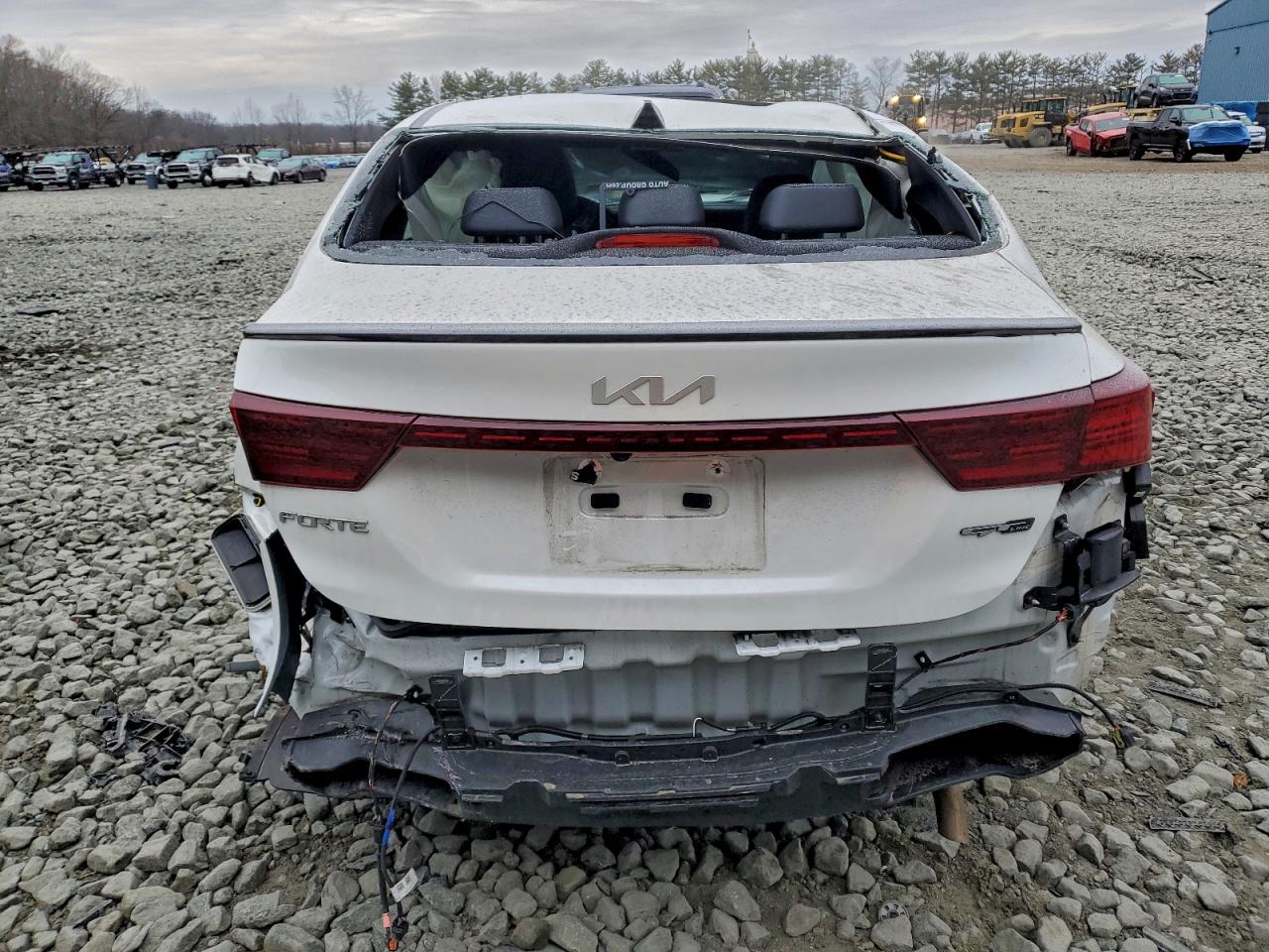 2024 KIA FORTE GT LINE photo 6