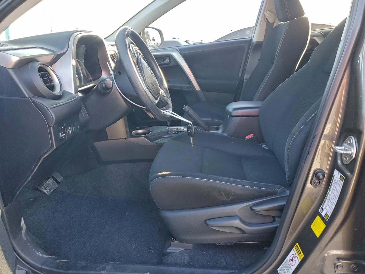 2013 TOYOTA RAV4 XLE photo 25