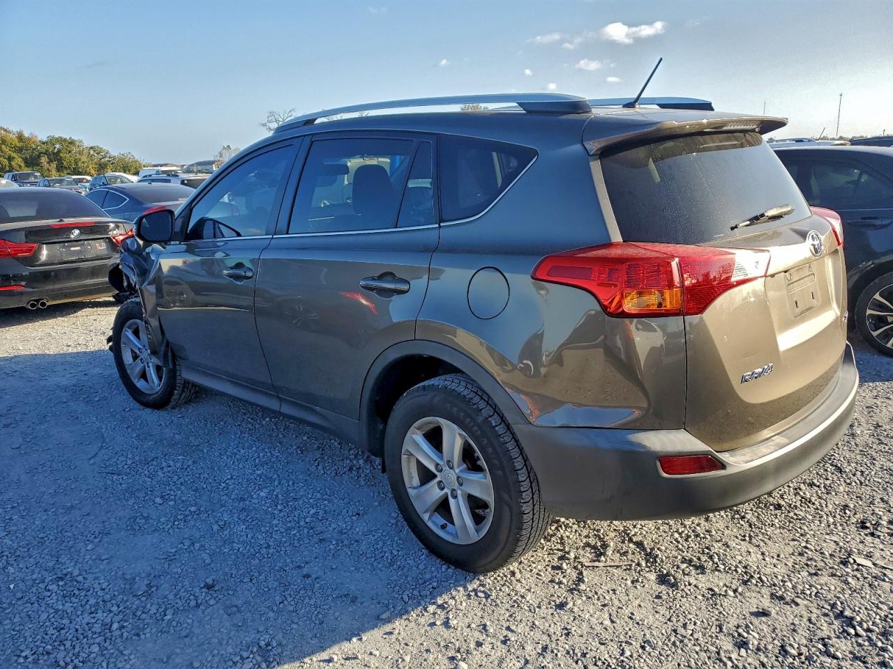 2013 TOYOTA RAV4 XLE photo 5