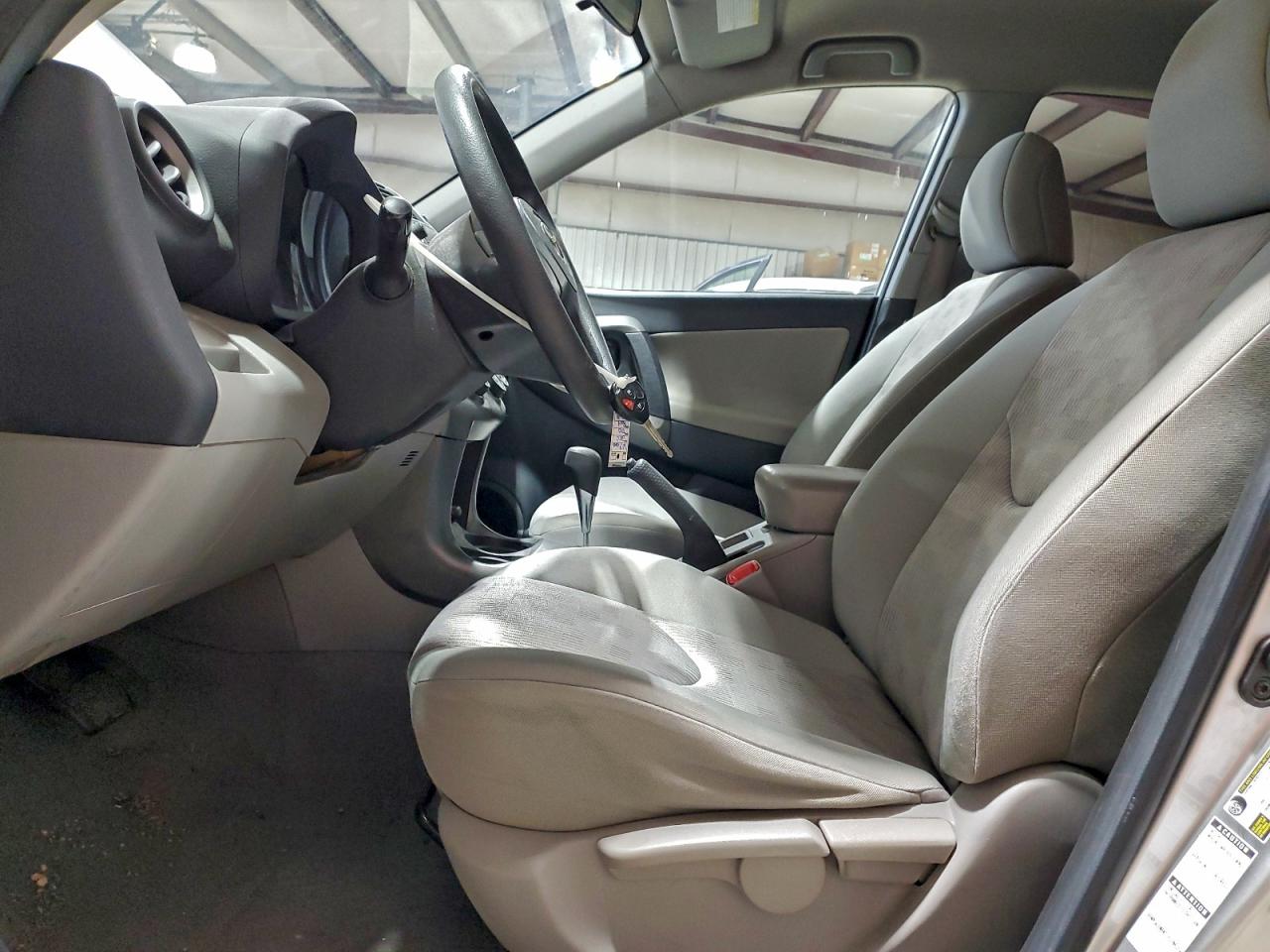 2010 TOYOTA RAV4 photo 19