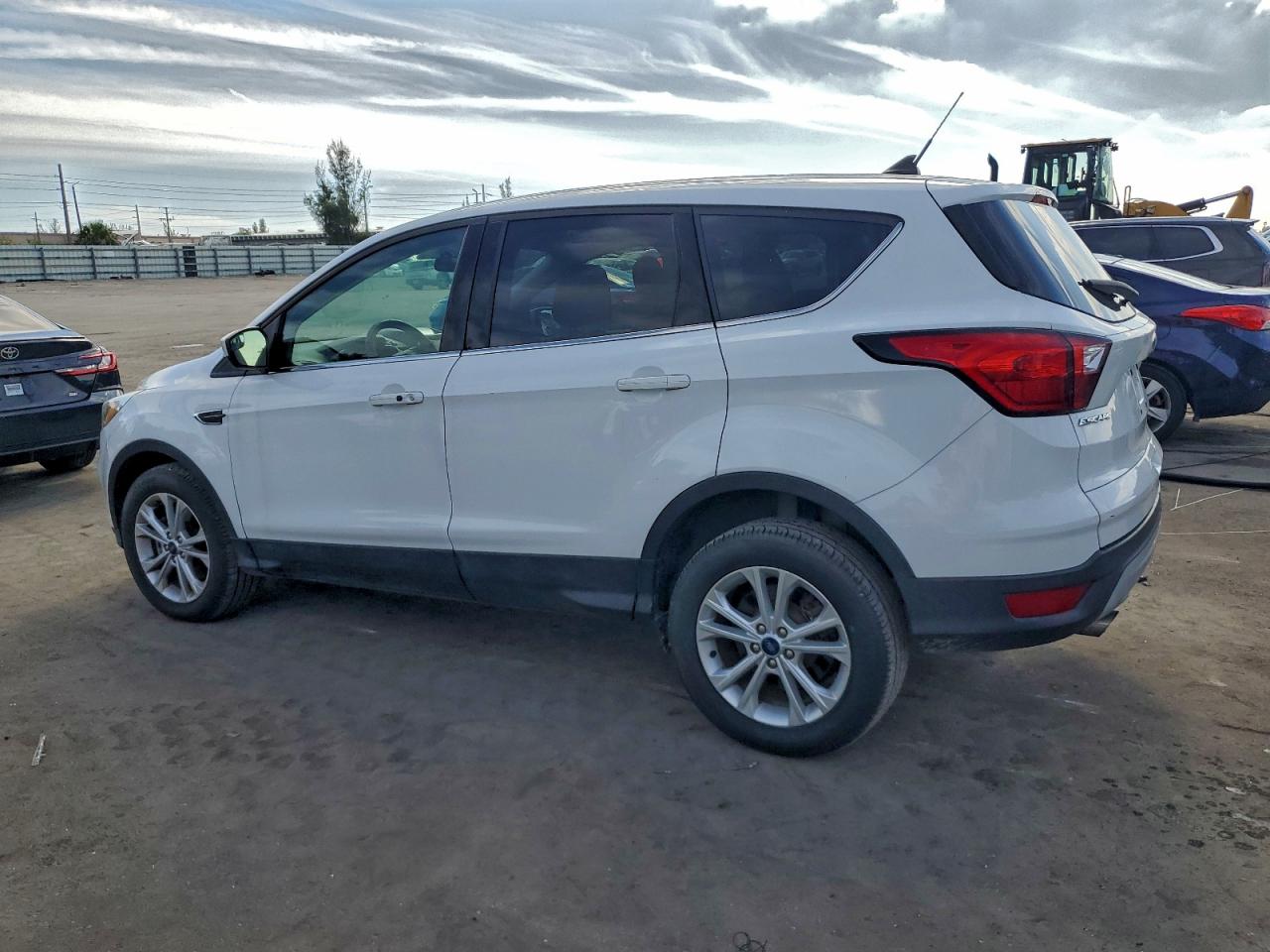2019 FORD ESCAPE SE photo 4
