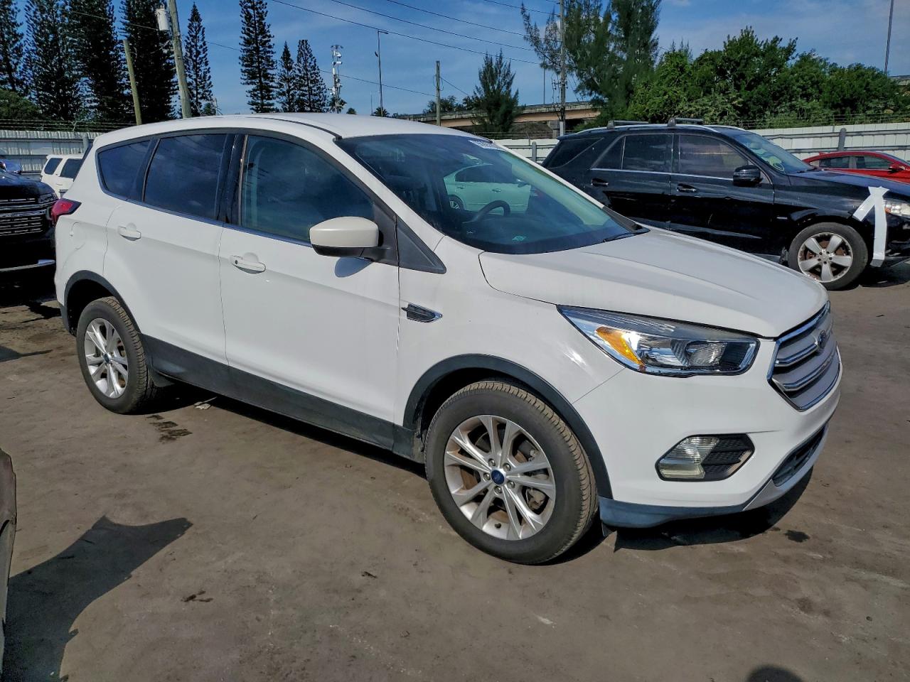 2019 FORD ESCAPE SE photo 10