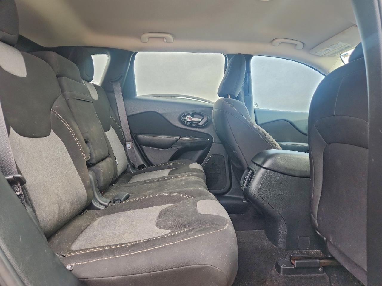 2015 JEEP CHEROKEE SPORT photo 31