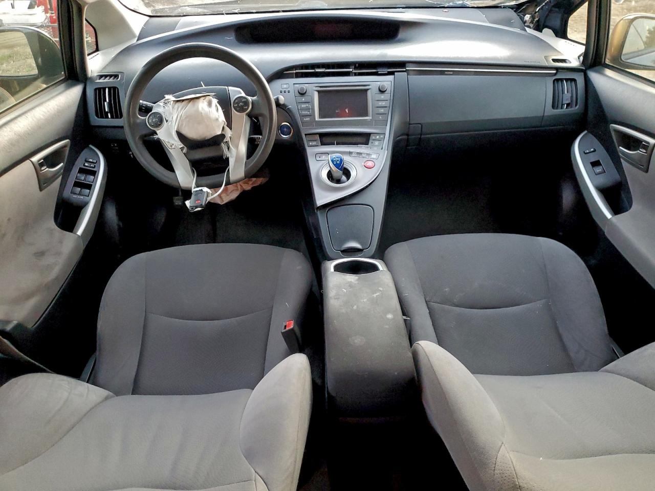 2015 TOYOTA PRIUS photo 8