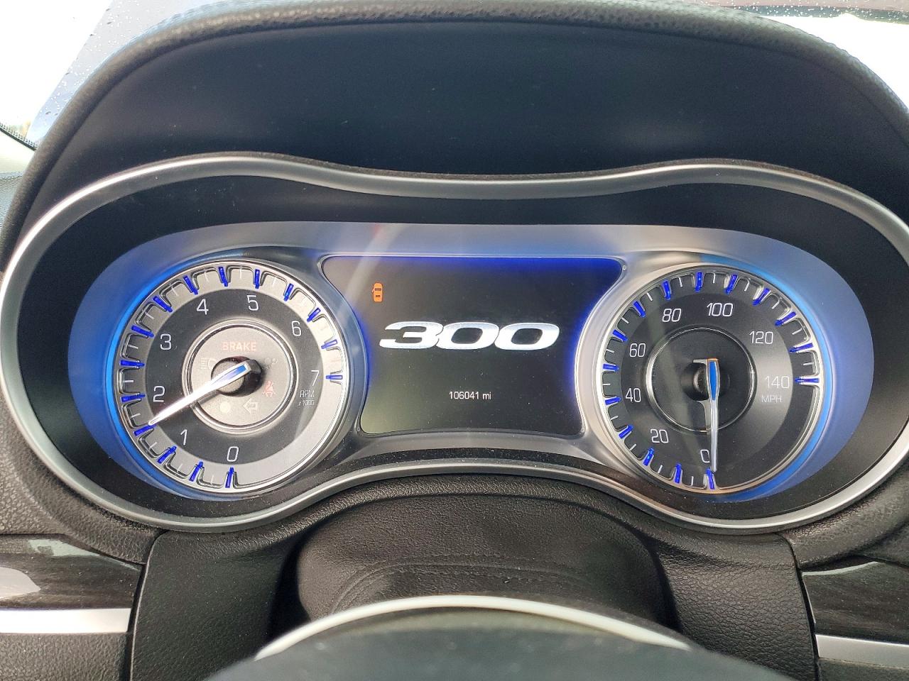 2018 CHRYSLER 300 TOURING photo 9