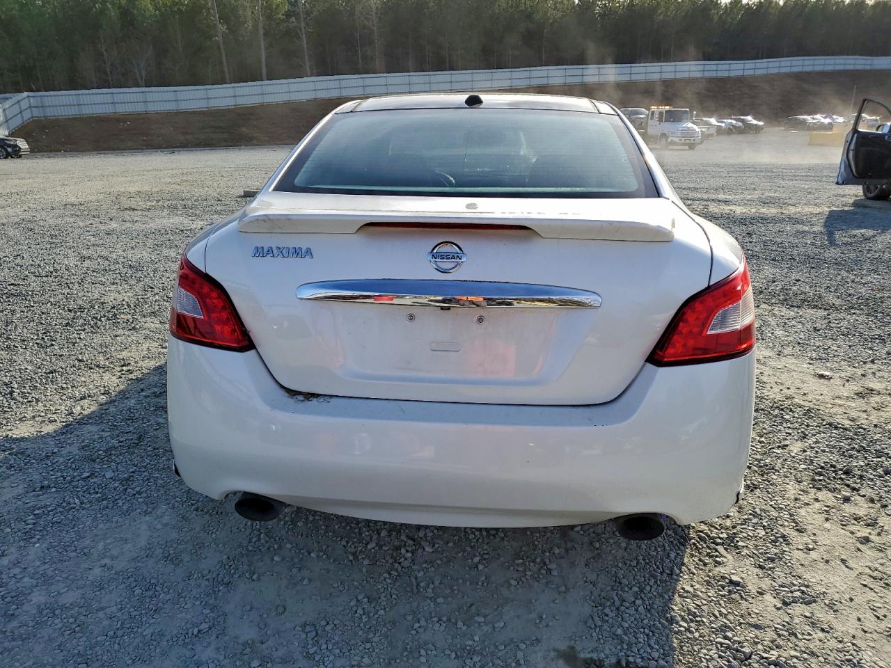 2010 NISSAN MAXIMA S photo 6