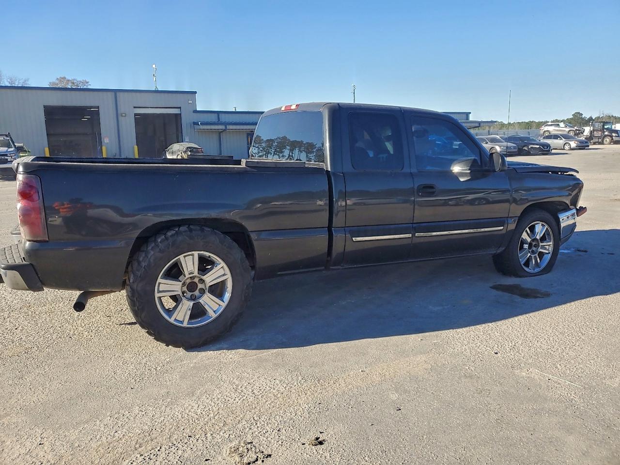 2003 CHEVROLET SILVERADO C1500 photo 3