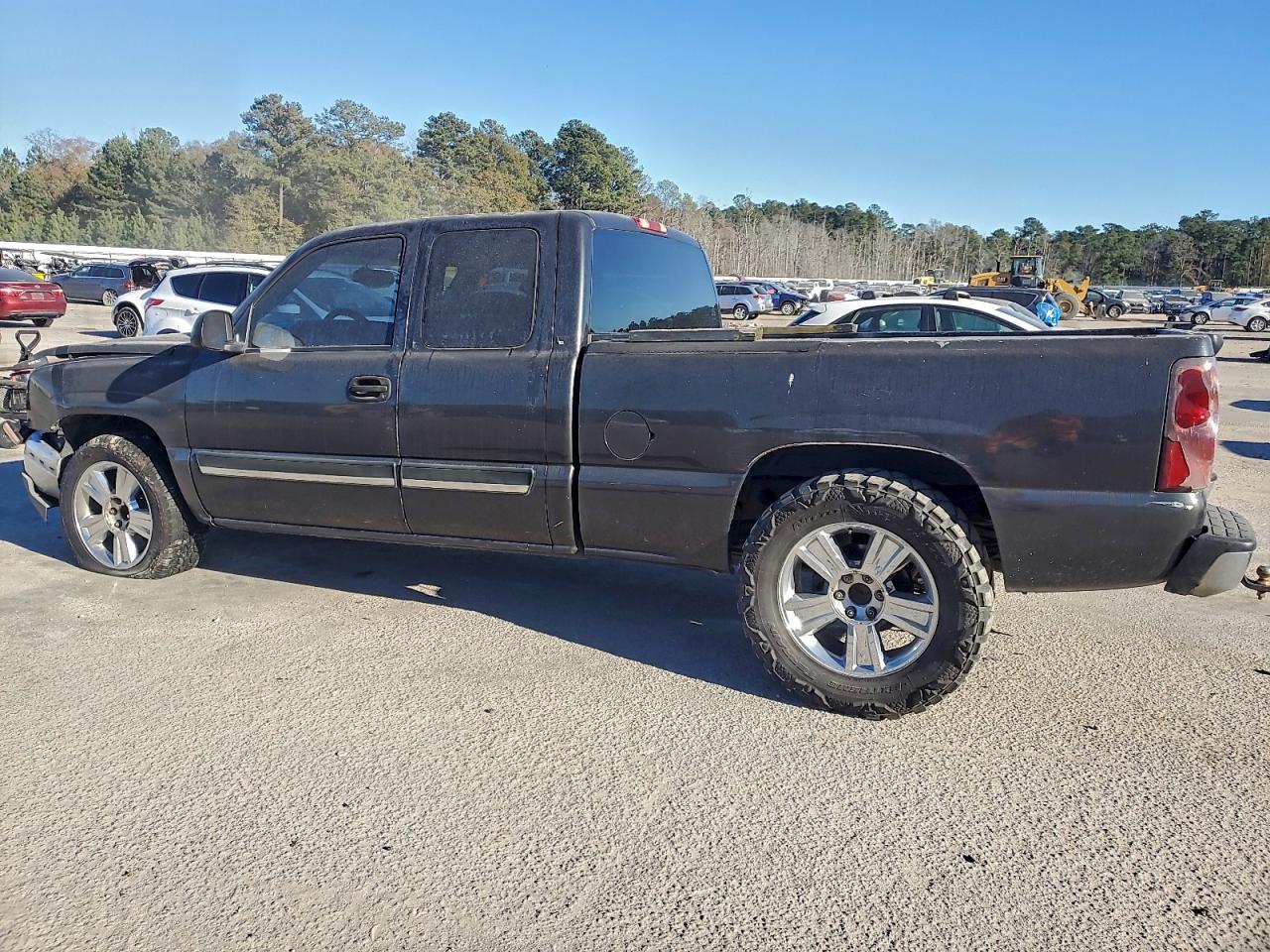 2003 CHEVROLET SILVERADO C1500 photo 2
