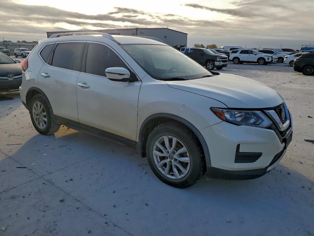 2018 NISSAN ROGUE S photo 4