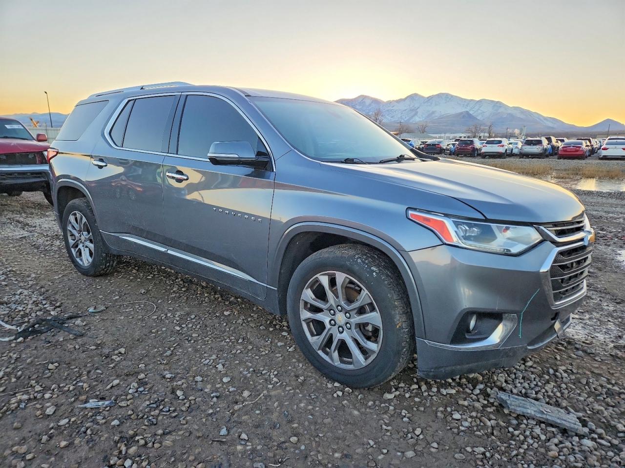 2019 CHEVROLET TRAVERSE PREMIER photo 4